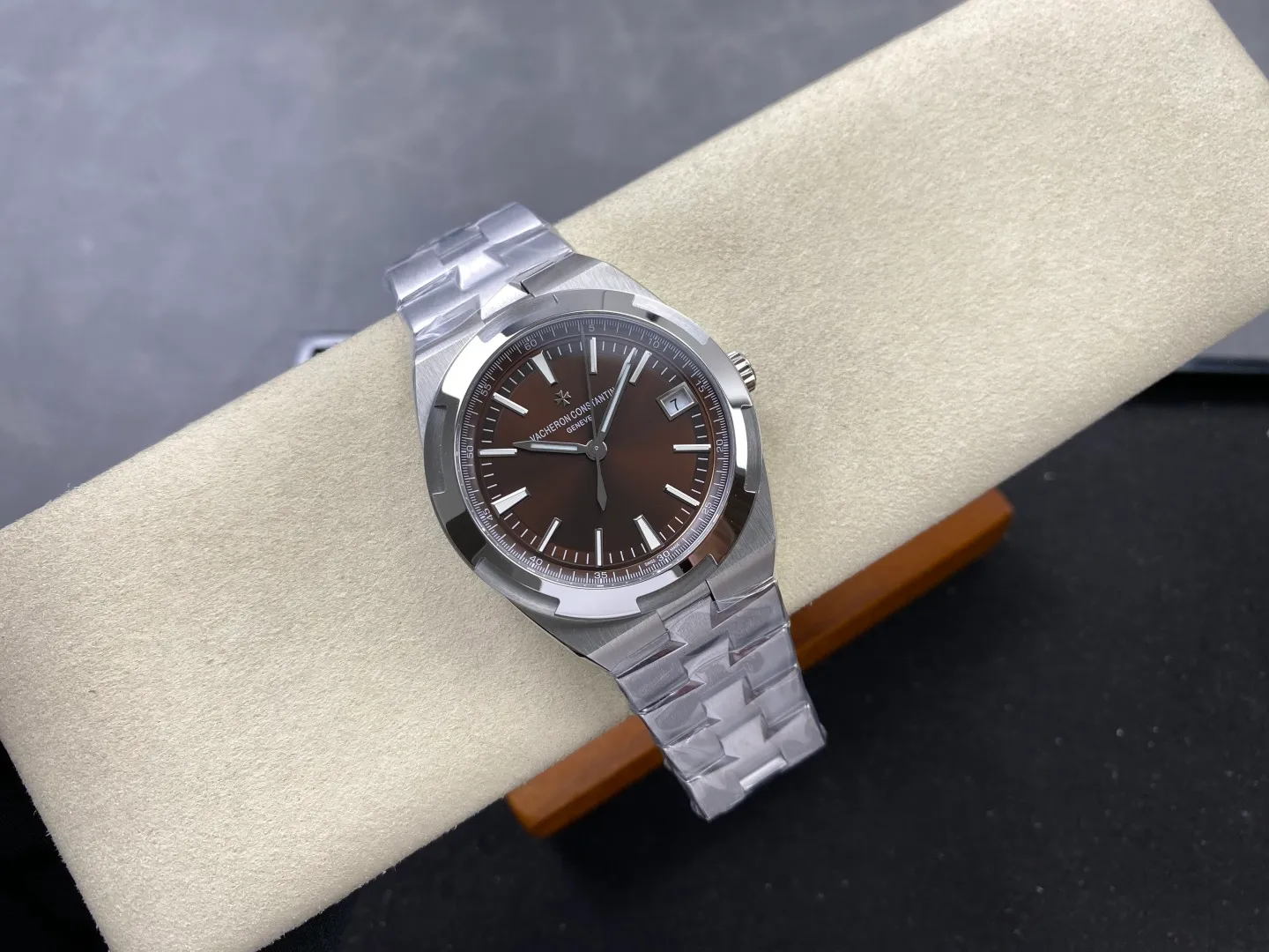 Vacheron Constantin Overseas 4500V/110A-B146 SS PPF 1:1 Best Edition Brown Dial on SS Bracelet A5100 27 db79a2572a7b026 AMO Watch