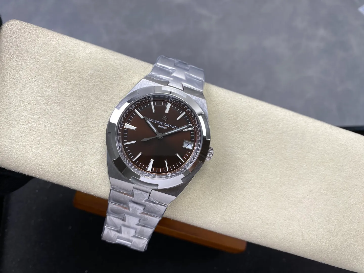 Vacheron Constantin Overseas 4500V/110A-B146 SS PPF 1:1 Best Edition Brown Dial on SS Bracelet A5100 28 e2e9858f5bff8b3 AMO Watch