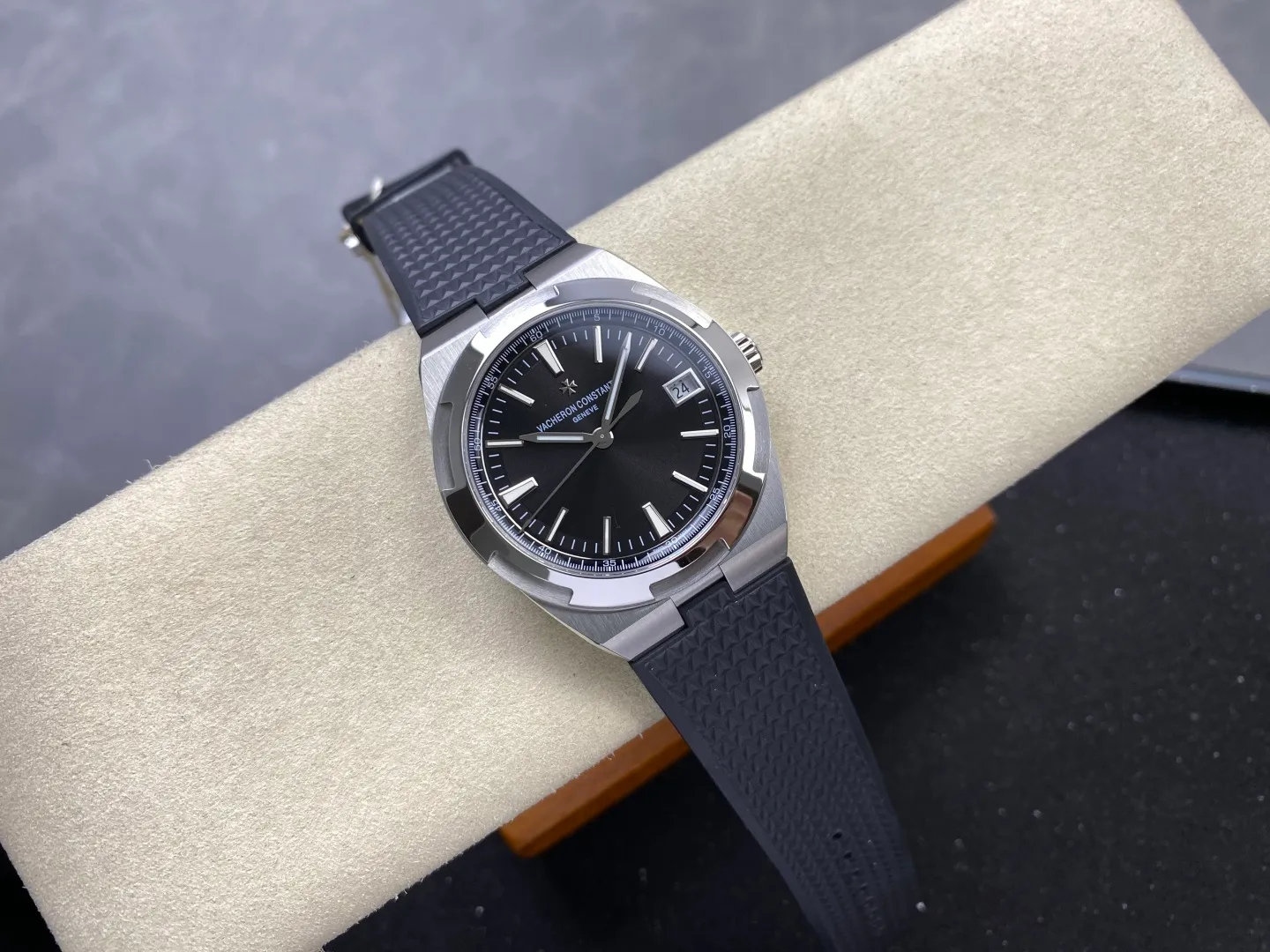VC Overseas 4500V SS PPF1:1 Best Edition Black Dial on Black Rubber Strap A5100 27 491f1305b982d53 AMO Watch