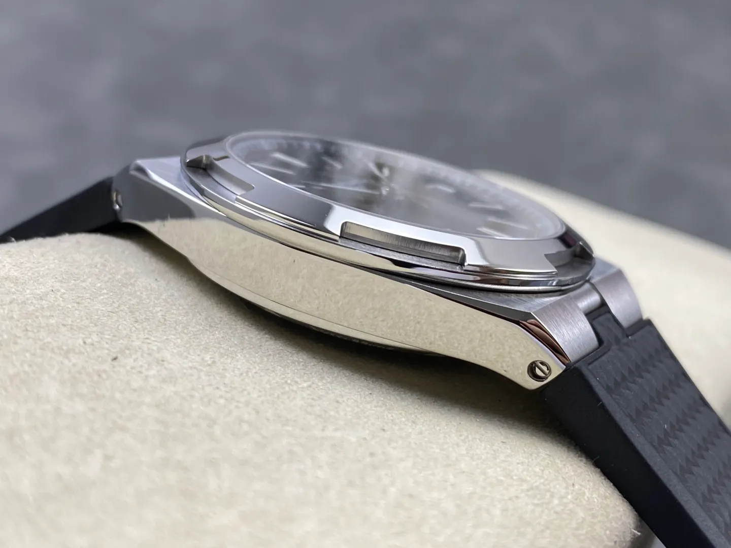 VC Overseas 4500V SS PPF1:1 Best Edition Black Dial on Black Rubber Strap A5100 29 c66fee3b272dbb4 AMO Watch