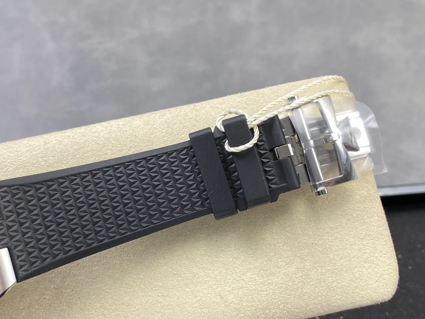 VC Overseas 4500V SS PPF1:1 Best Edition Black Dial on Black Rubber Strap A5100 32 dce577d3ff3e3ea AMO Watch