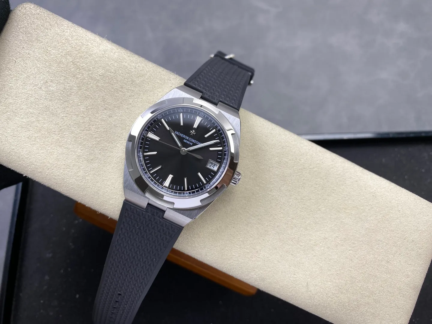 VC Overseas 4500V SS PPF1:1 Best Edition Black Dial on Black Rubber Strap A5100 28 fe96a013cdf003e AMO Watch
