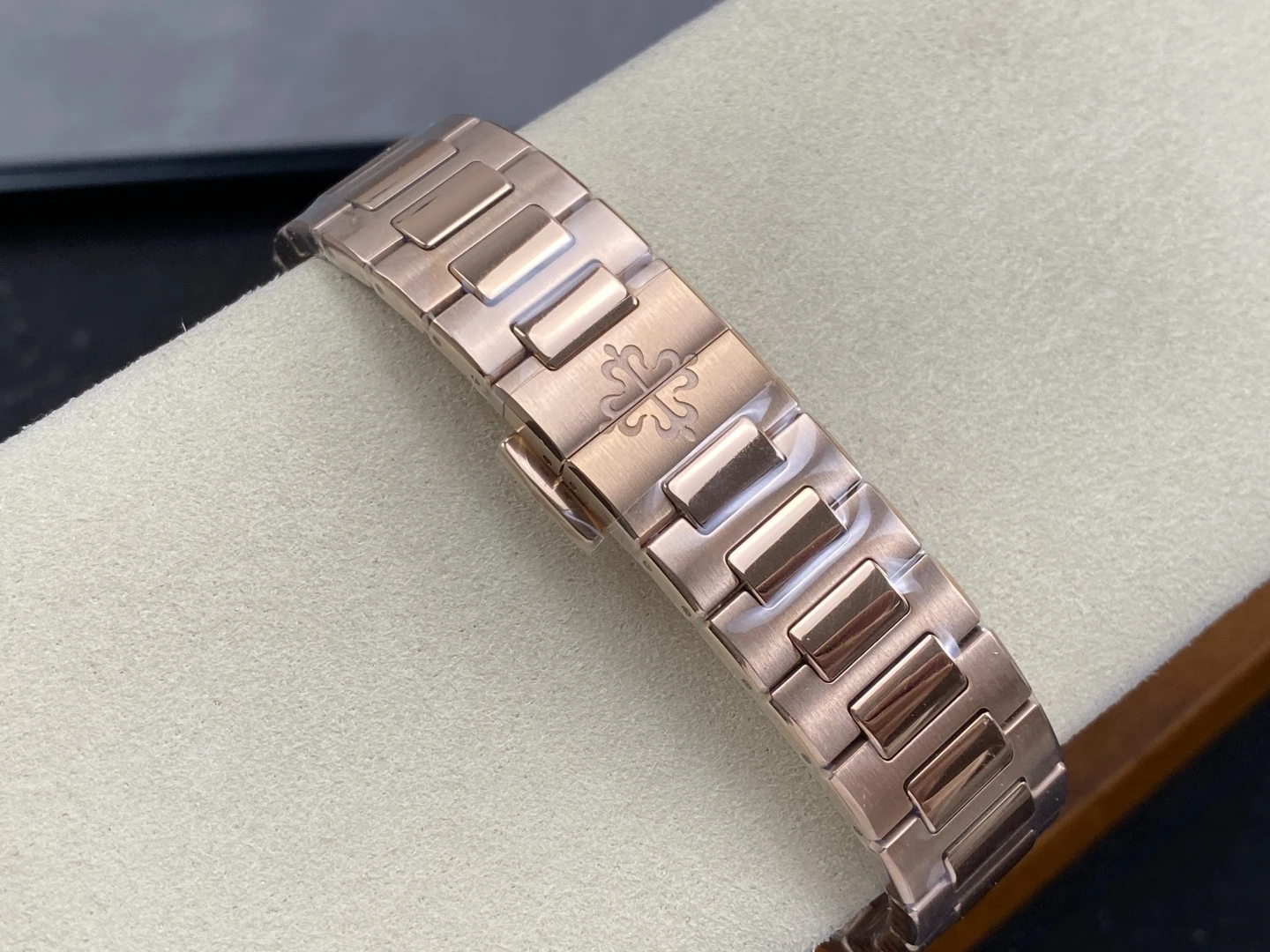 PP Nautilus 7118 RG Ladies DDF 1:1 Best Edition RG Dial on RG Bracelet DD324 Super Clone 27 79e53f450d82220 AMO Watch