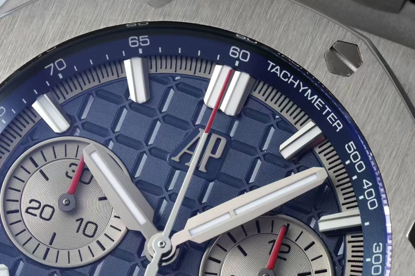 AP Royal Oak Offshore 43mm 26420ti Titanium DDF 1:1 Best Edition Blue Dial on Blue Rubber Strap DD4401 Super Clone 39 1dc78ae25aa2a44 2 AMO Watch