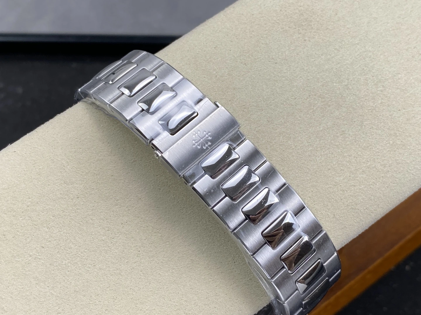 PP Nautilus 5711 DDF 1:1 Best Edition Green Dial on Diamond bezel SS Bracelet DD324 Super Clone 36 3e40c1356092122 AMO Watch