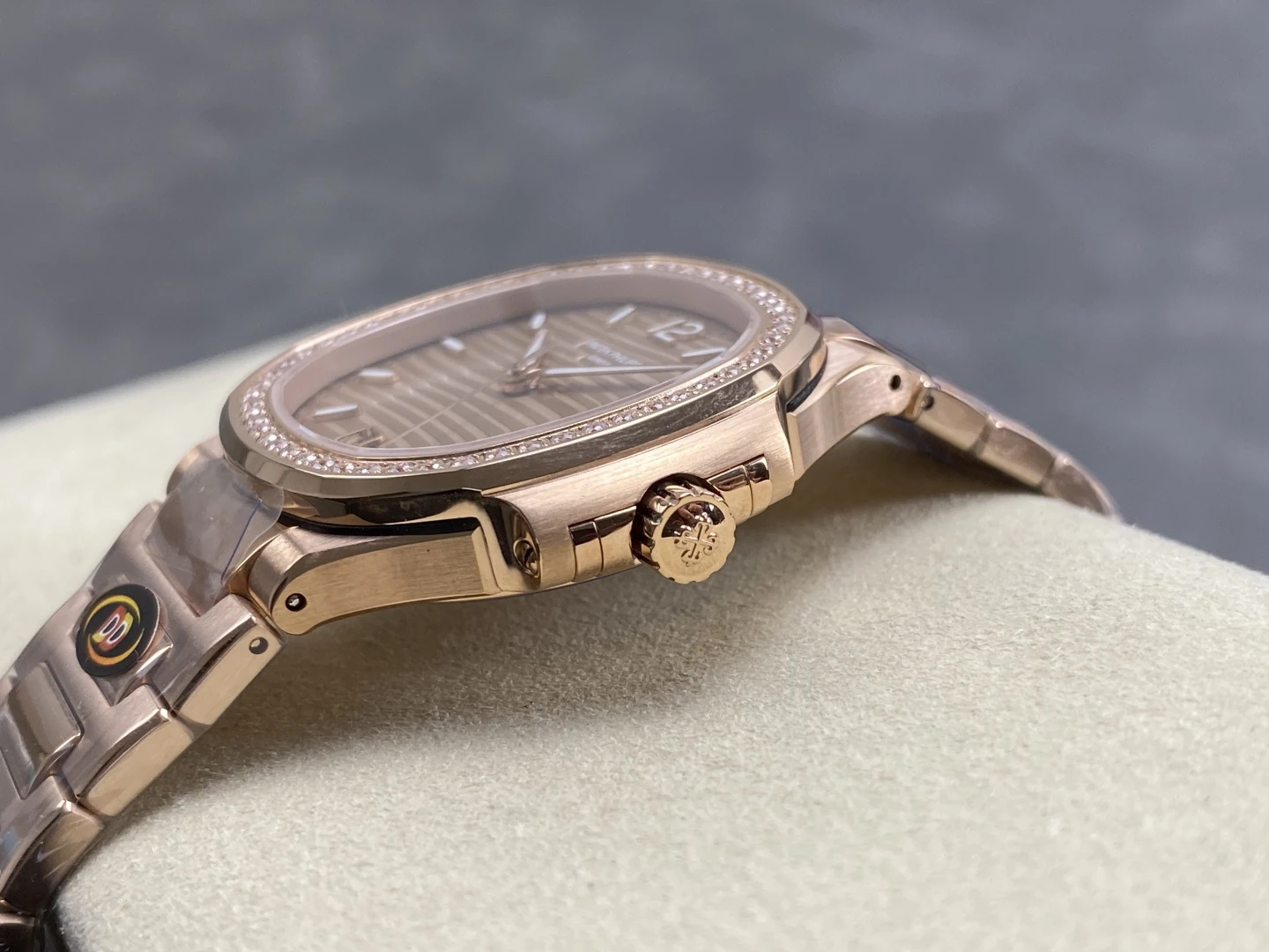 PP Nautilus 7118 RG Ladies DDF 1:1 Best Edition RG Dial Diamonds Bezel on RG Bracelet DD324 Super Clone 30 46aee67772e1f3b AMO Watch