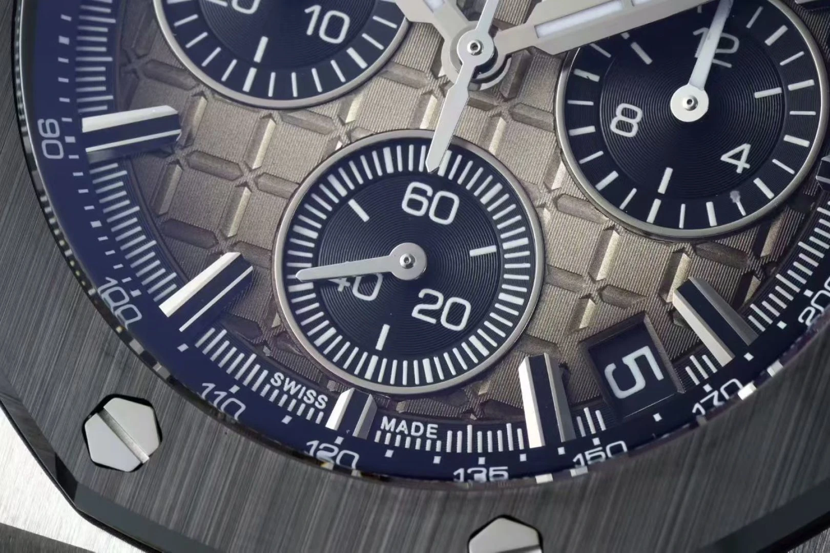 AP Royal Oak Offshore 43mm 26420so SS DDF 1:1 Best Edition Smoked Dial on Gray Rubber Strap DD4401 Super Clone 21 5830b293789fca2 AMO Watch