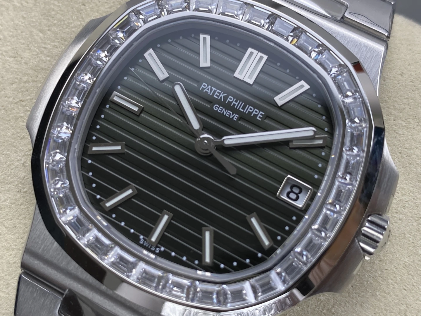 PP Nautilus 5711 DDF 1:1 Best Edition Green Dial on Diamond bezel SS Bracelet DD324 Super Clone 30 65f939dc10316d5 AMO Watch