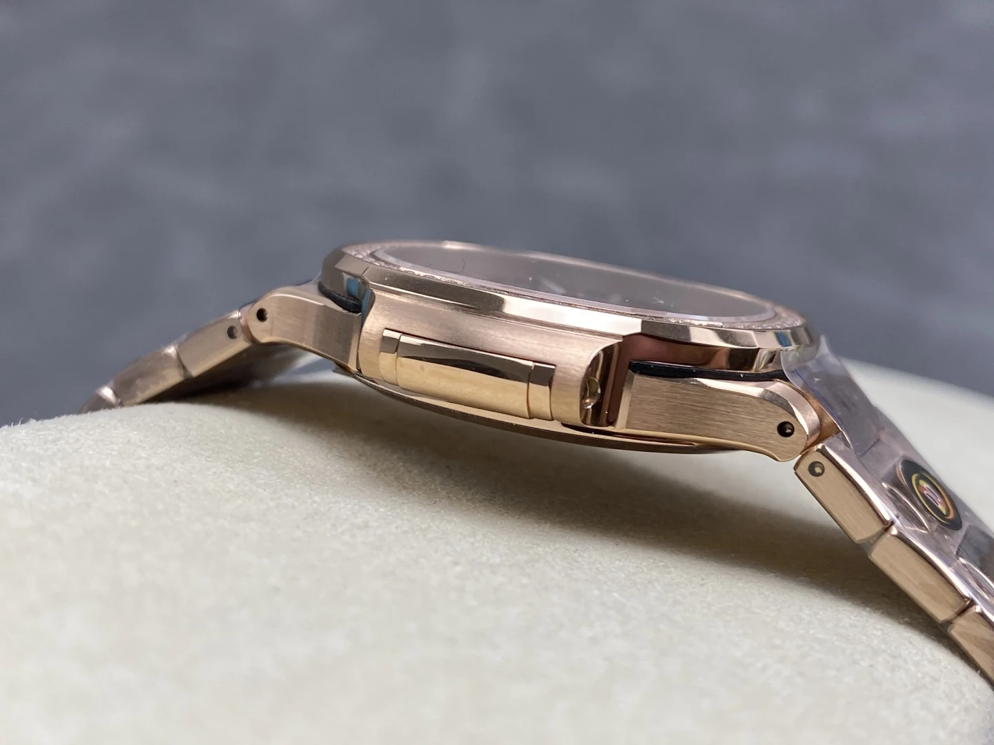 PP Nautilus 7118 RG Ladies DDF 1:1 Best Edition Silver Dial Diamonds Bezel on RG Bracelet DD324 Super Clone 32 68717a9d58a43f5 AMO Watch