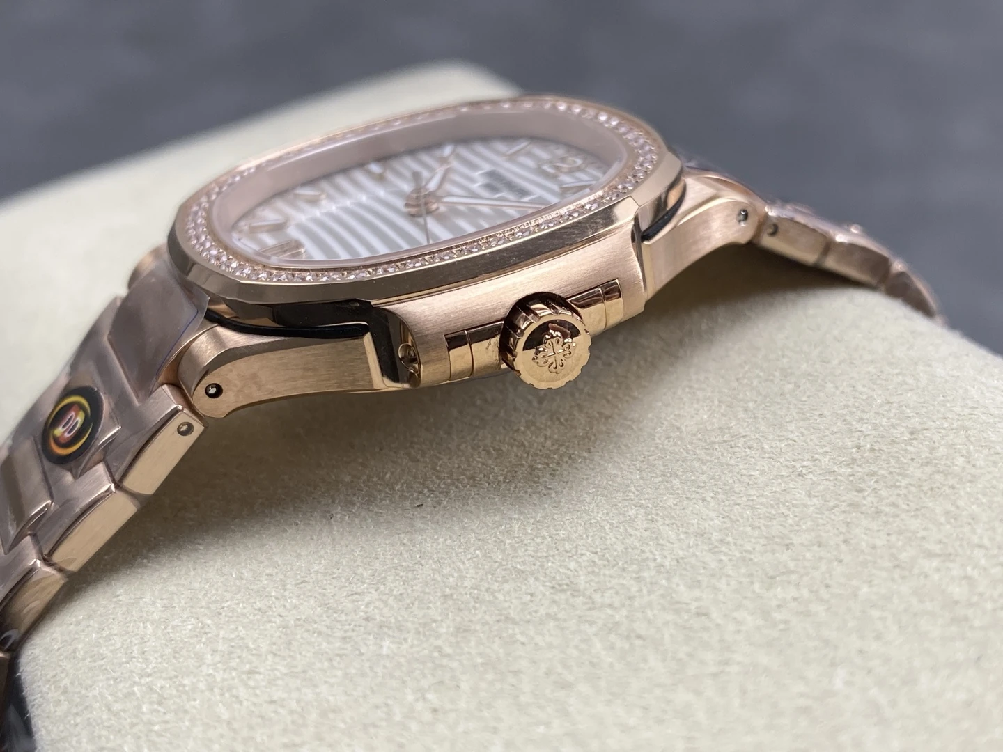 PP Nautilus 7118 RG Ladies DDF 1:1 Best Edition Silver Dial Diamonds Bezel on RG Bracelet DD324 Super Clone 31 6a9fa46f3aeaeb4 AMO Watch