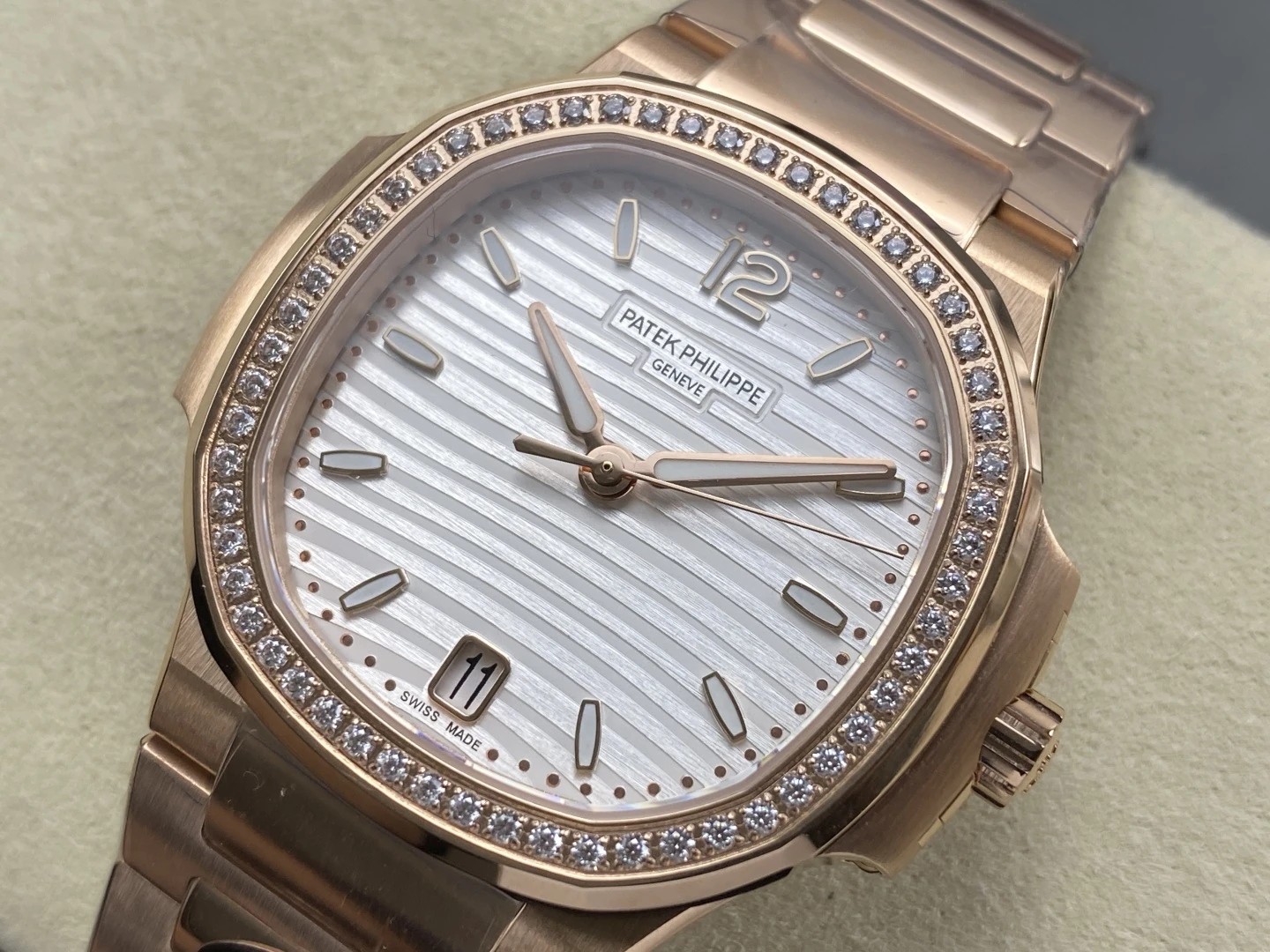 PP Nautilus 7118 RG Ladies DDF 1:1 Best Edition Silver Dial Diamonds Bezel on RG Bracelet DD324 Super Clone 29 908a2742b8c7d95 AMO Watch