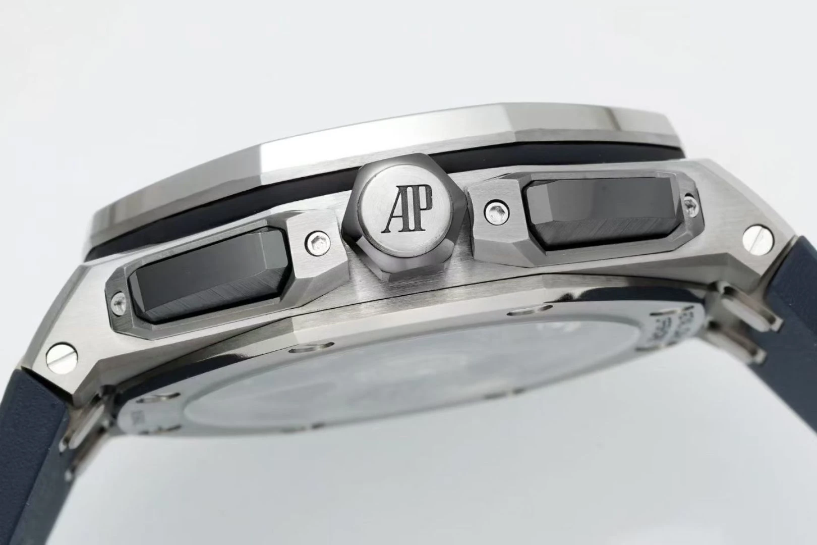 AP Royal Oak Offshore 43mm 26420ti Titanium DDF 1:1 Best Edition Blue Dial on Blue Rubber Strap DD4401 Super Clone 43 9caf3dc385a5923 2 AMO Watch