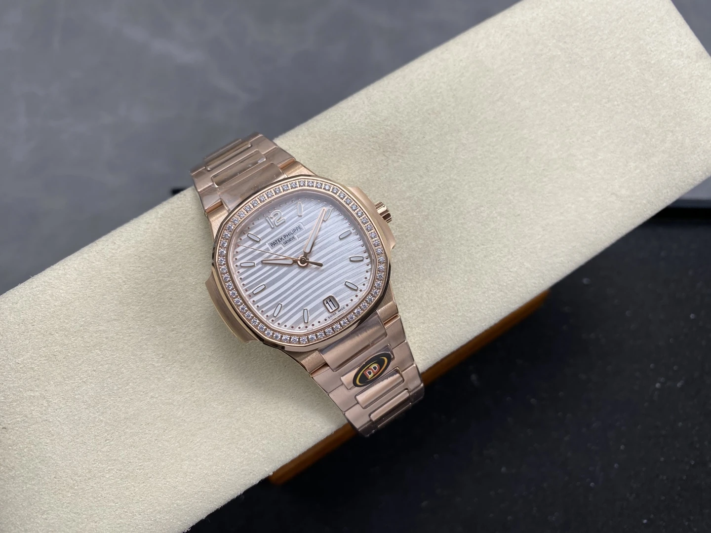 PP Nautilus 7118 RG Ladies DDF 1:1 Best Edition Silver Dial Diamonds Bezel on RG Bracelet DD324 Super Clone 28 a26b2d57c2cee78 AMO Watch