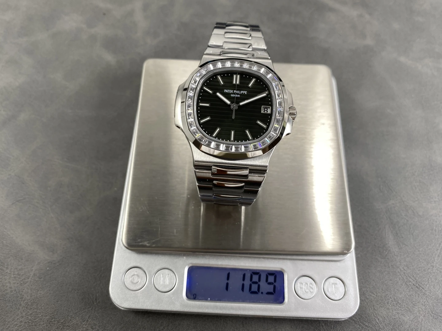 PP Nautilus 5711 DDF 1:1 Best Edition Green Dial on Diamond bezel SS Bracelet DD324 Super Clone 38 bfd1adf63d36d4b AMO Watch
