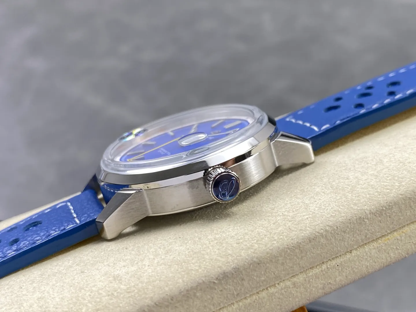 Breitling Top Time B31 BLF 1:1 Best Edition Blue Dial Yellow Hand on Blue Leather Strap AB31 23 26f720614b6f187 阿默表行AmoWatch