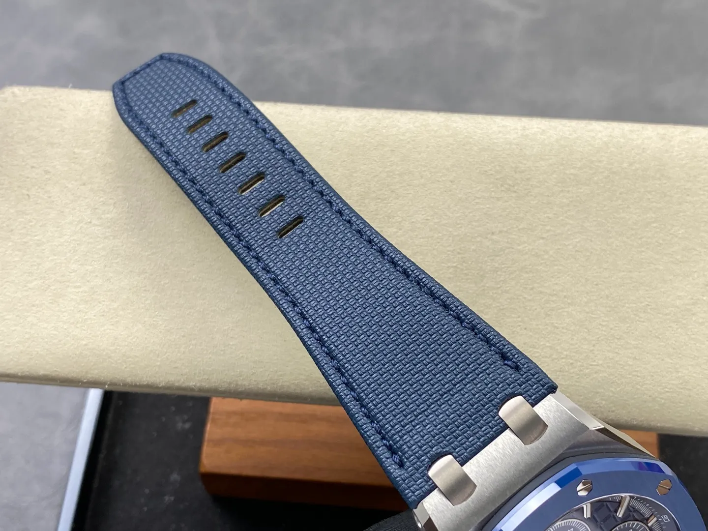 AP Royal Oak Offshore 43mm 26420 SS DDF 1:1 Best Edition Blue Dial on Blue Rubber Super Clone 4401 32 2b1a56ebb835659 AMO Watch