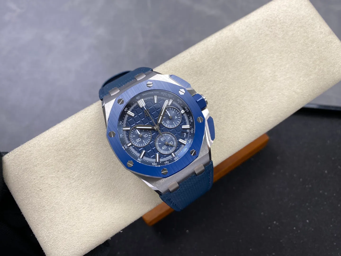 AP Royal Oak Offshore 43mm 26420 SS DDF 1:1 Best Edition Blue Dial on Blue Rubber Super Clone 4401 27 6af25db3f8bede4 AMO Watch