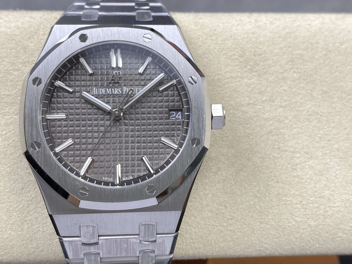 AP Royal Oak 41mm 15500 SS ZF 1:1 Best Edition Gray Textured Dial on SS Bracelet A4302 V3 25 704ed7ee904fe7b 阿默表行AmoWatch