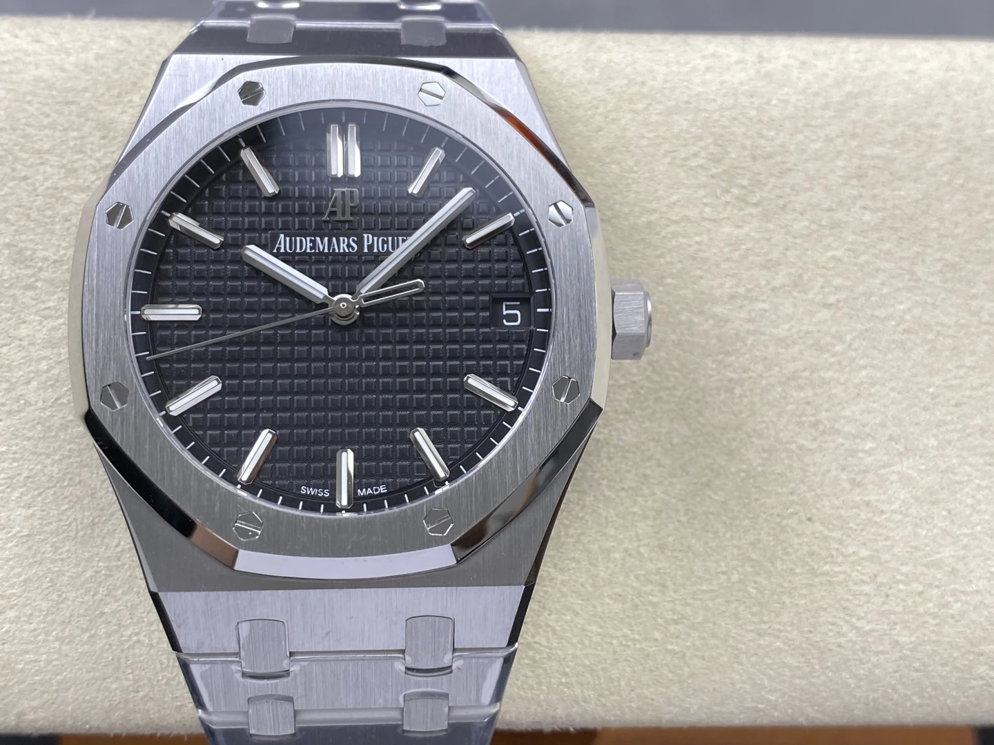 AP Royal Oak 41mm 15500 SS ZF 1:1 Best Edition Black Textured Dial on SS Bracelet A4302 V3 25 960fa6bc5527c69 AMO Watch