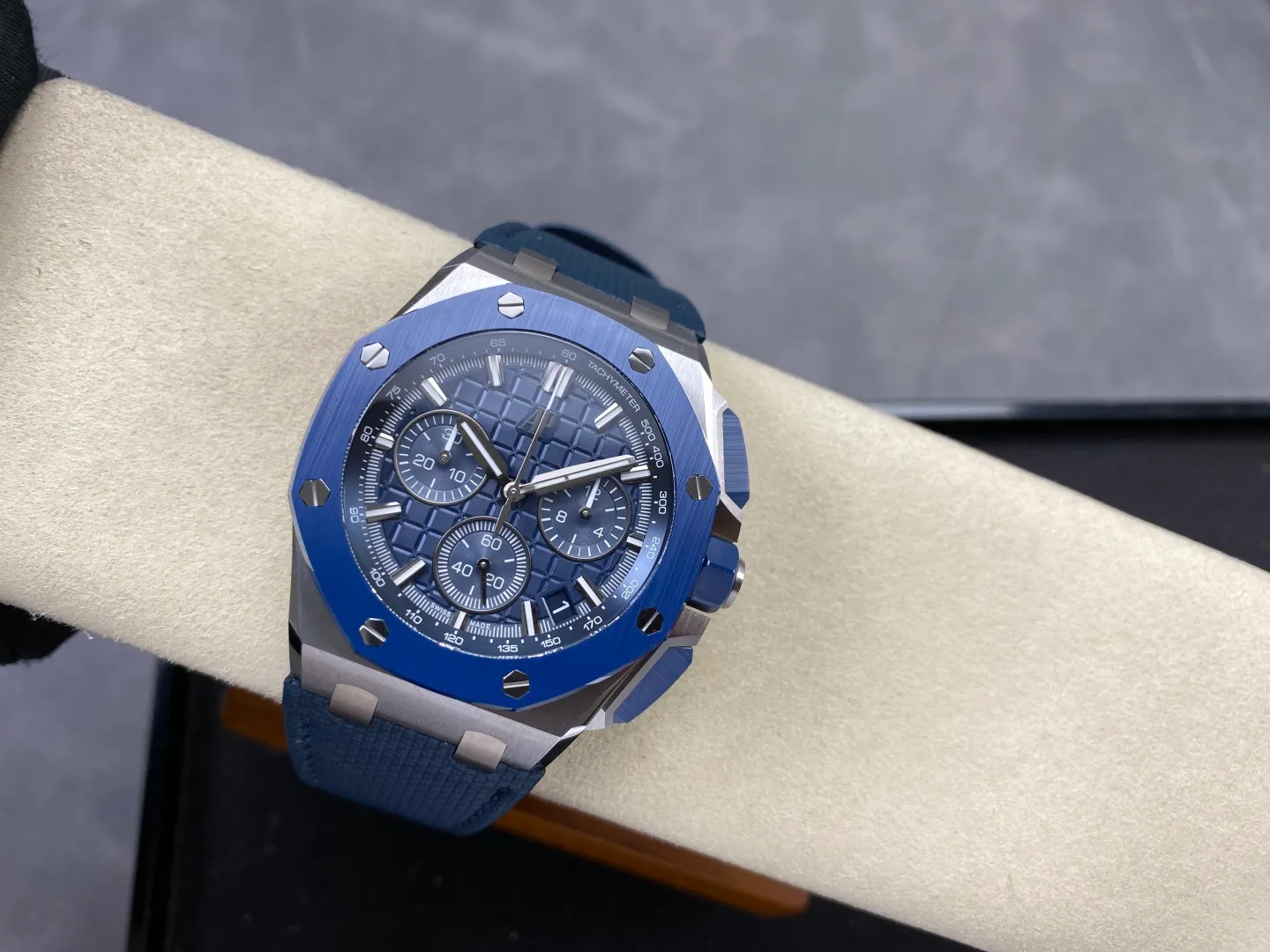 AP Royal Oak Offshore 43mm 26420 SS DDF 1:1 Best Edition Blue Dial on Blue Rubber Super Clone 4401 25 cca4b42e5fdc2c5 AMO Watch