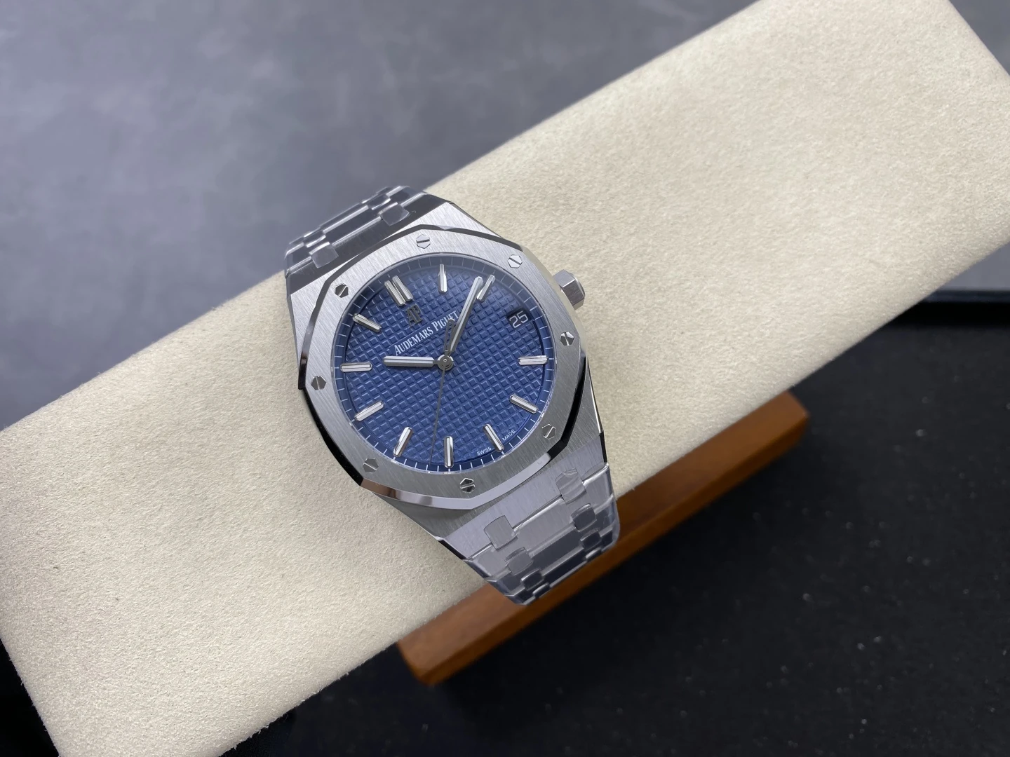 AP Royal Oak 41mm 15500 SS ZF 1:1 Best Edition Blue Textured Dial on SS Bracelet A4302 V3 35 d437d1ce2895d3a AMO Watch