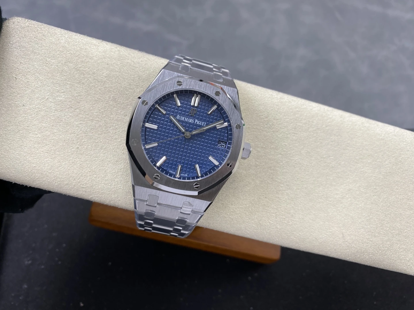 AP Royal Oak 41mm 15500 SS ZF 1:1 Best Edition Blue Textured Dial on SS Bracelet A4302 V3 33 f0ba0a020618cb5 AMO Watch