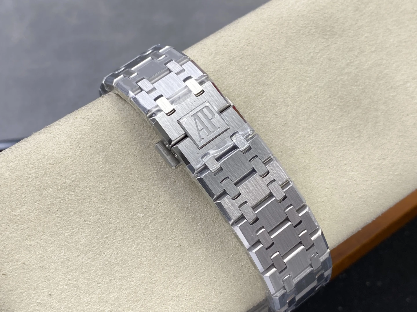 AP Royal Oak 41mm 15500 SS ZF 1:1 Best Edition Blue Textured Dial on SS Bracelet A4302 V3 42 f43899e8d2ff225 AMO Watch