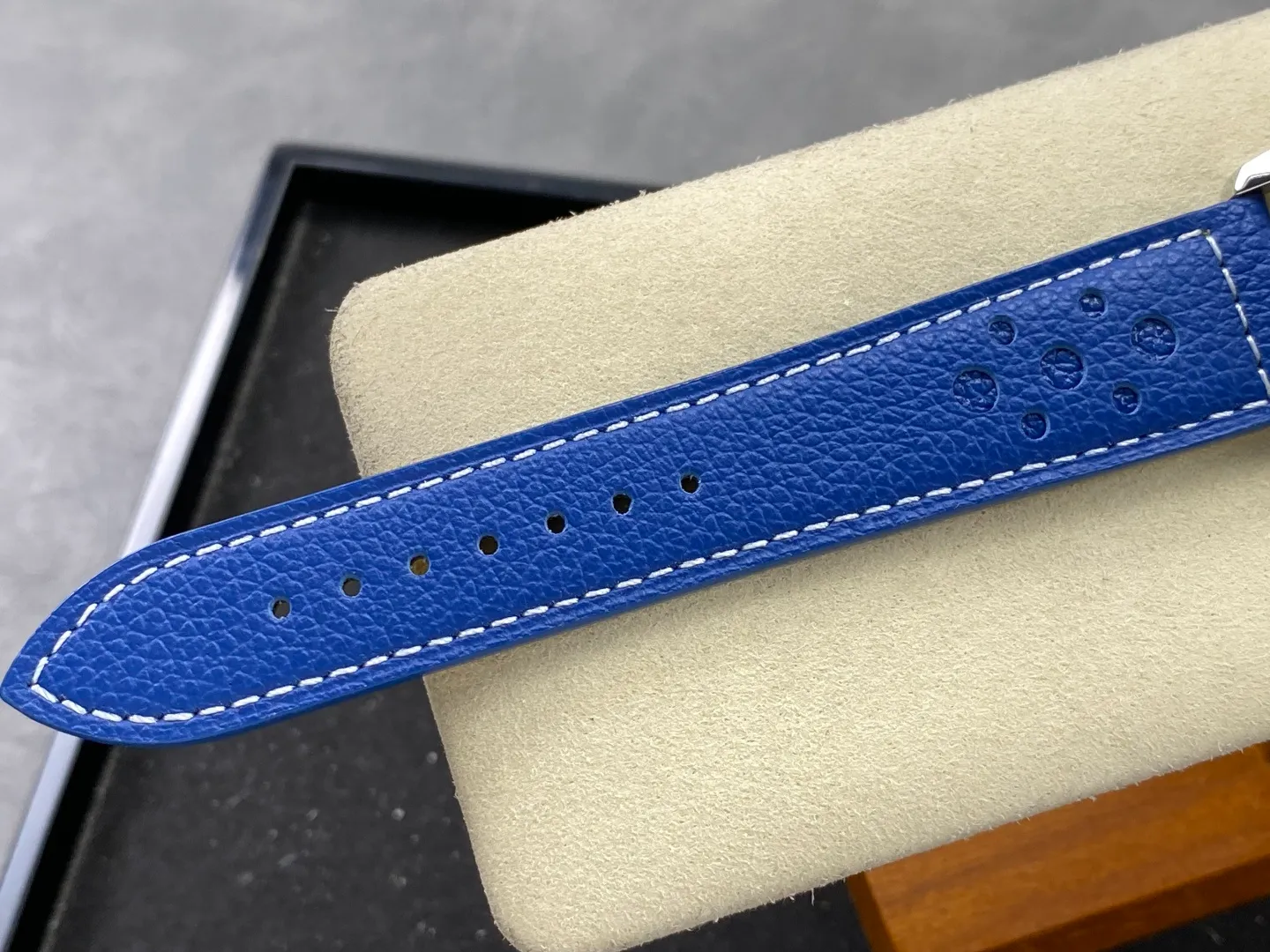 Breitling Top Time B31 BLF 1:1 Best Edition Blue Dial Yellow Hand on Blue Leather Strap AB31 26 fa5b3cc75d03d9e 阿默表行AmoWatch