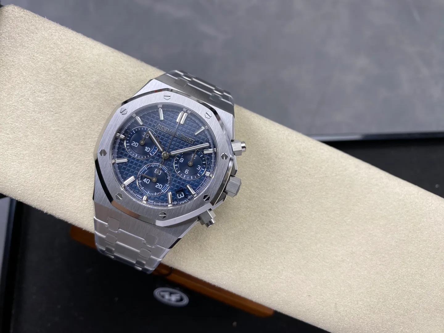 AP Royal Oak Chrono 26240 SS ZF 1:1 Best Edition Blue Dial on SS Bracelet SA4401 Super Clone V2 (Free Sprung) 29 35a250e66b6a300 AMO Watch