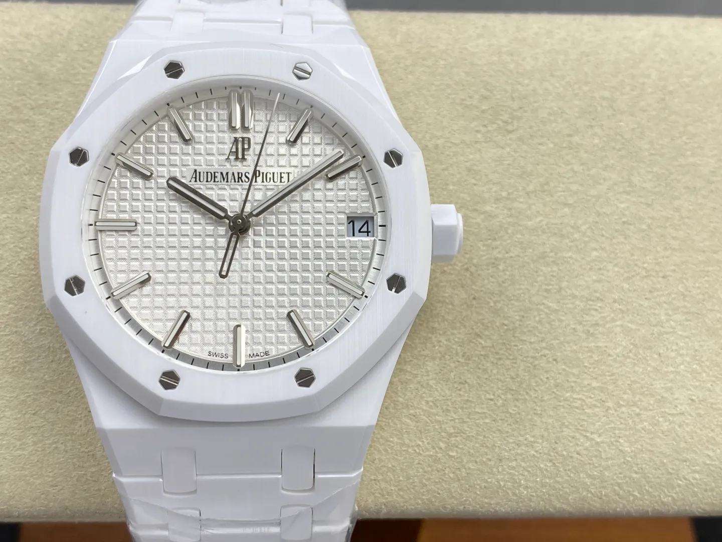 AP Royal Oak 41mm 15500 White Ceramic ZF 1:1 Best Edition White Dial on Ceramic Bracelet SA4302 Free Spring 27 37033f48b3307c2 AMO Watch