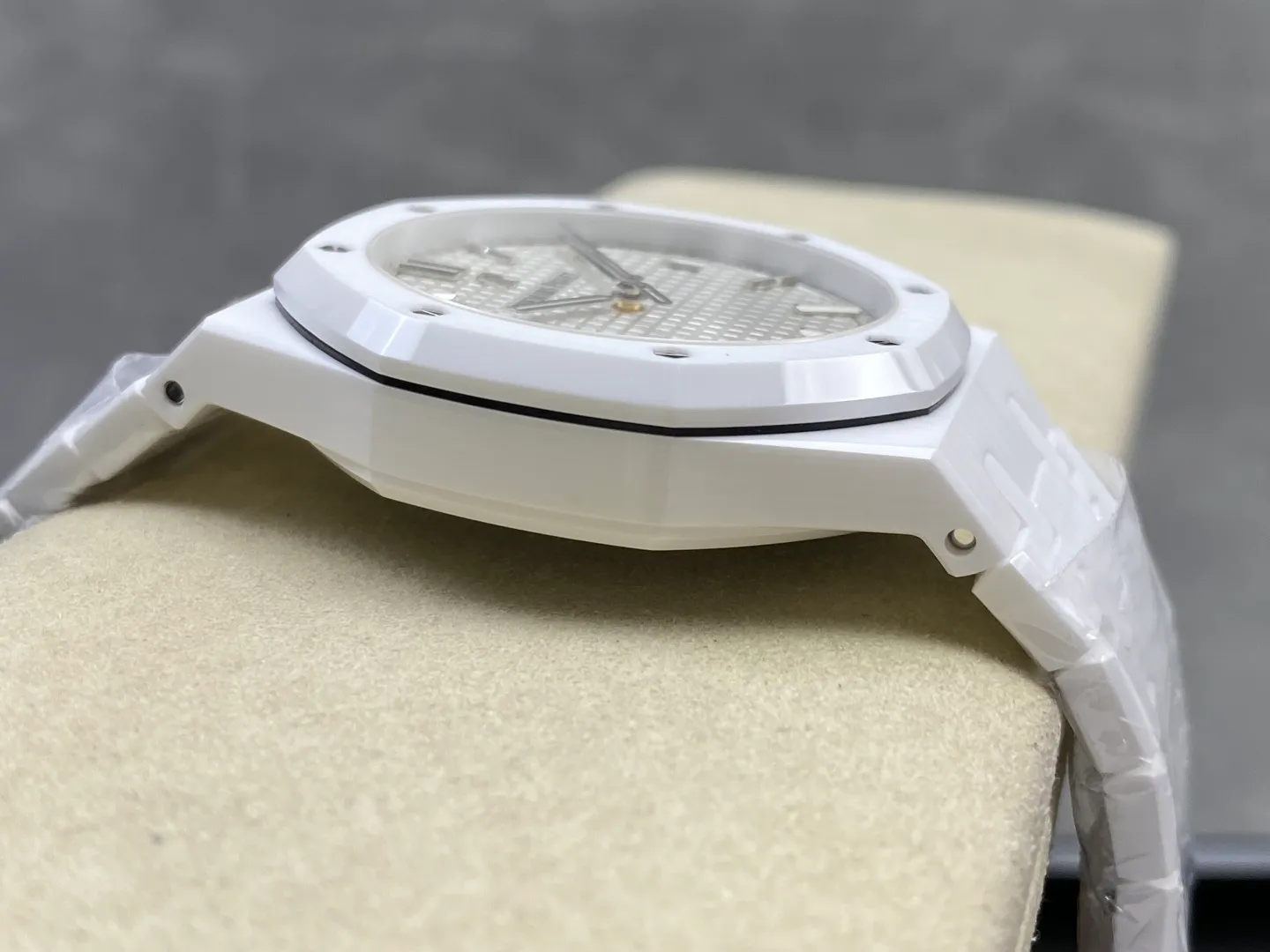 AP Royal Oak 41mm 15500 White Ceramic ZF 1:1 Best Edition White Dial on Ceramic Bracelet SA4302 Free Spring 32 3935ceadae1915f AMO Watch