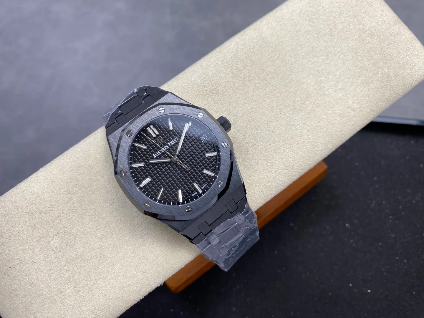 AP Royal Oak 41mm 15500 Black Ceramic ZF 1:1 Best Edition Black Dial on Ceramic Bracelet SA4302 Free Spring 30 5857c7c52fb9868 AMO Watch