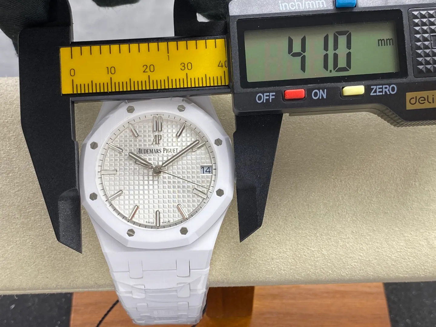 AP Royal Oak 41mm 15500 White Ceramic ZF 1:1 Best Edition White Dial on Ceramic Bracelet SA4302 Free Spring 37 5a76392bb5a8b43 AMO Watch