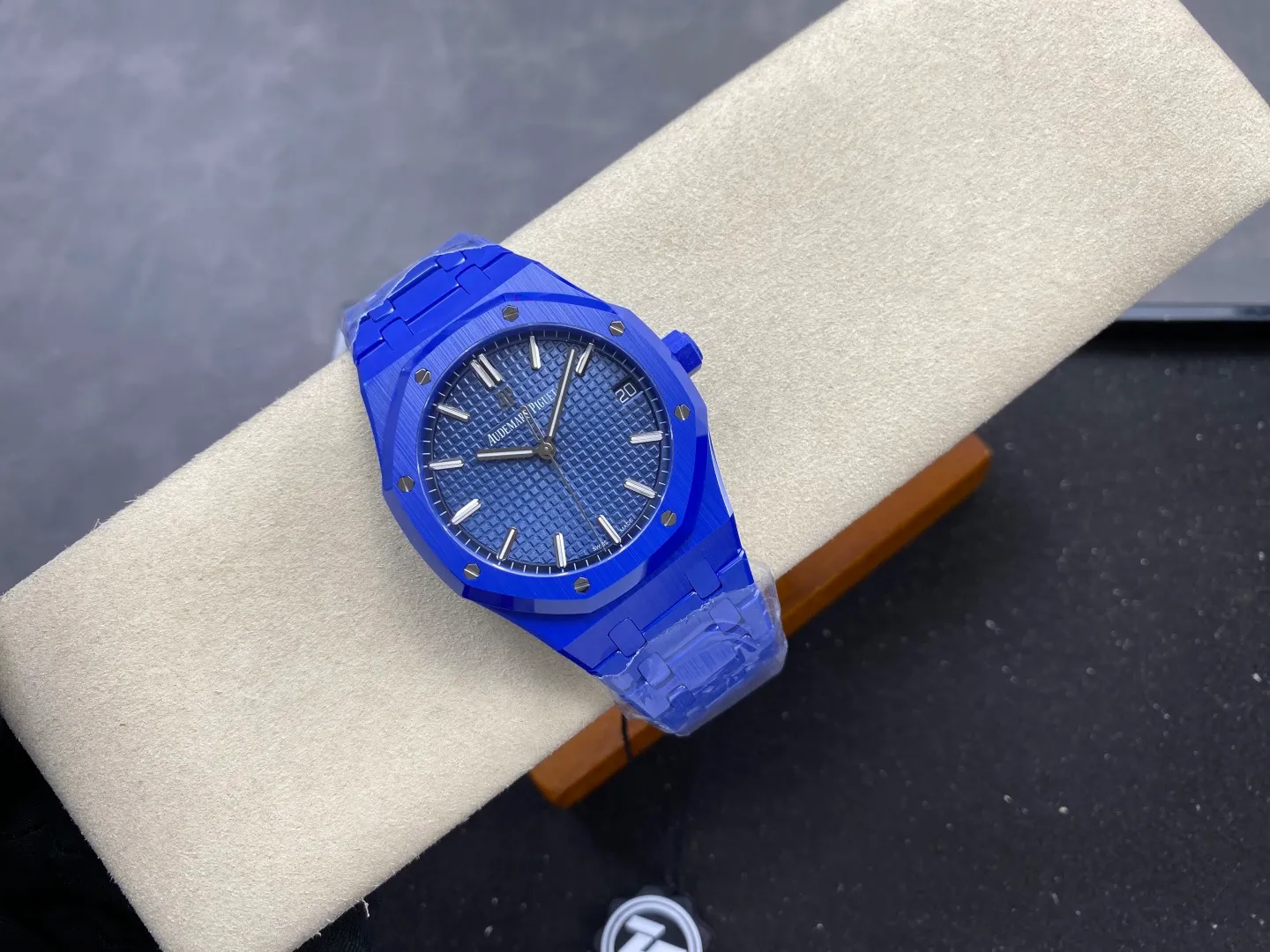 AP Royal Oak 41mm 15500 Blue Ceramic ZF 1:1 Best Edition Blue Dial on Ceramic Bracelet SA4302 Free Spring 30 5bbf5cdfdadddc9 AMO Watch