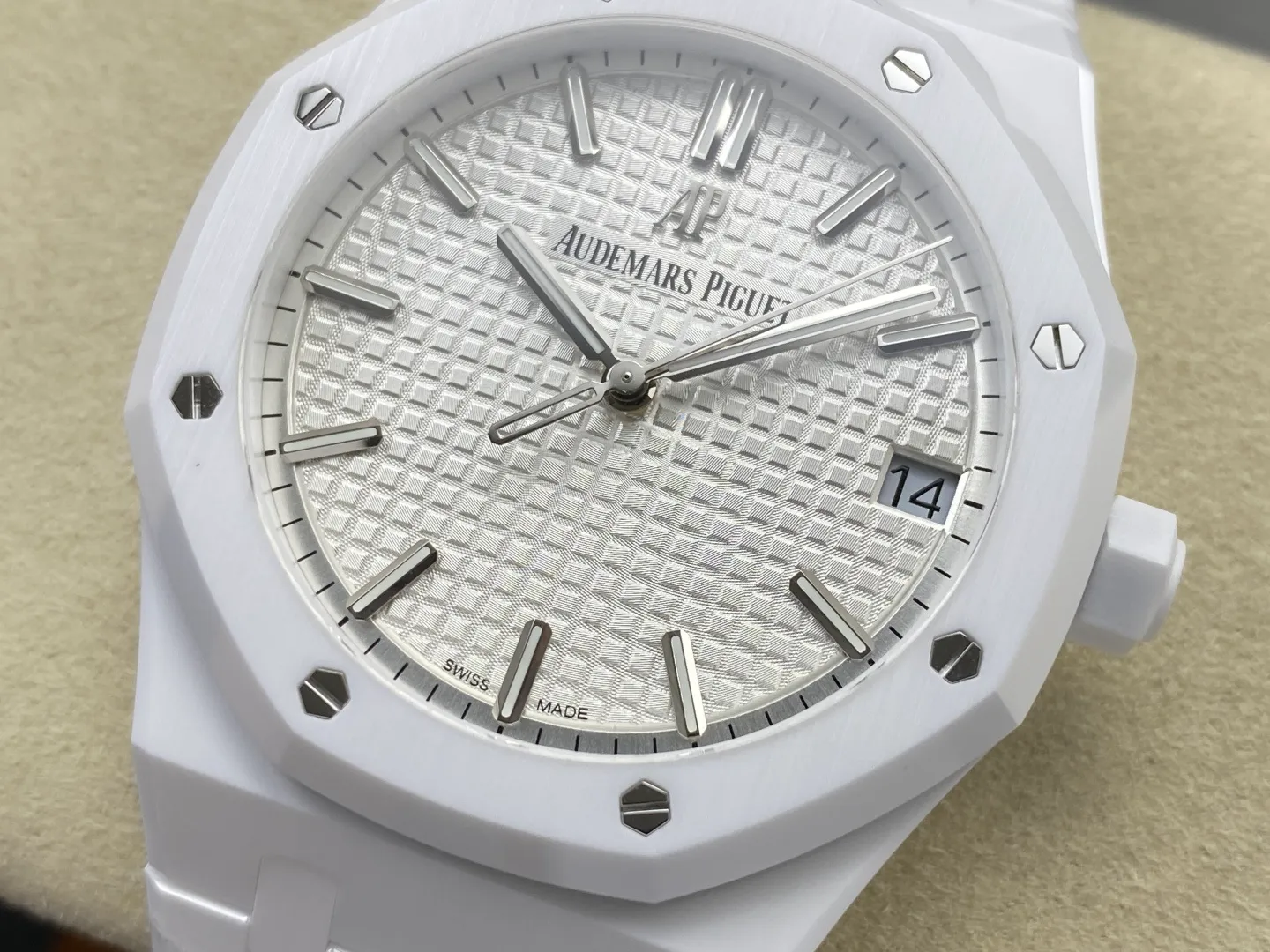 AP Royal Oak 41mm 15500 White Ceramic ZF 1:1 Best Edition White Dial on Ceramic Bracelet SA4302 Free Spring 29 6f96482c0c89c5e AMO Watch