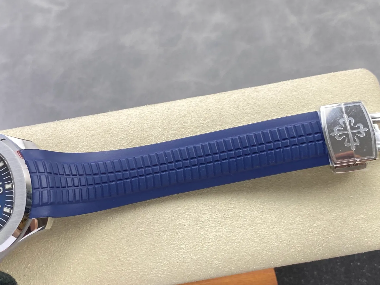 PP Aquanaut 5168G 42mm SS WSF 1:1 Best Edition Blue Dial On Blue Rubber Strap Super Clone DD330 Weighted 150g 39 8c5511dbddbca26 AMO Watch