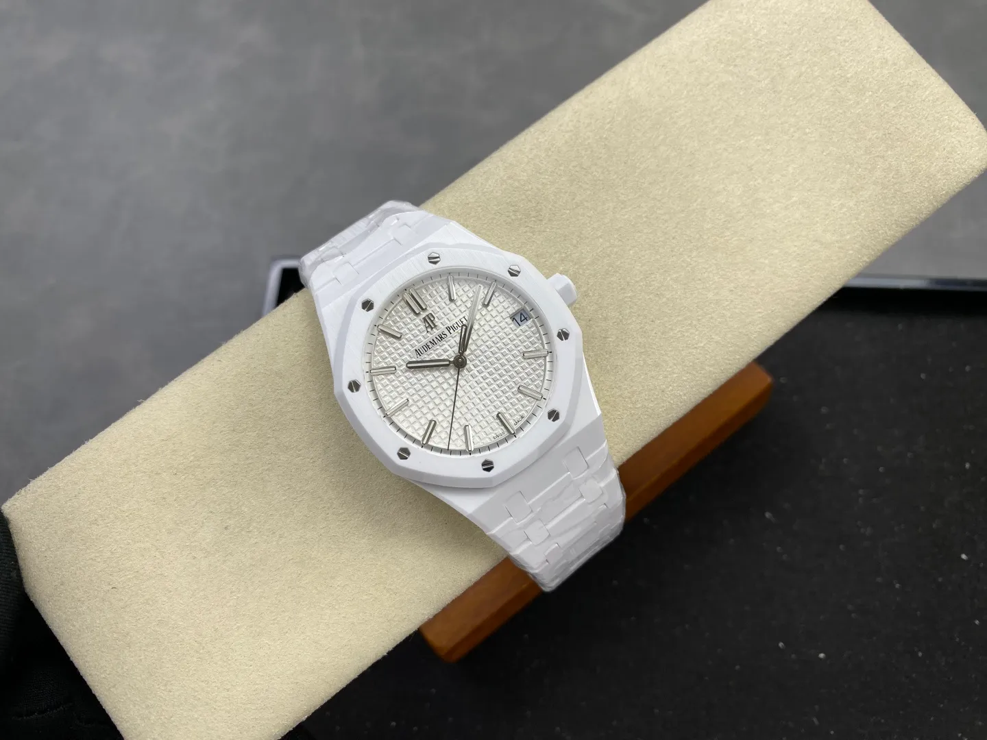 AP Royal Oak 41mm 15500 White Ceramic ZF 1:1 Best Edition White Dial on Ceramic Bracelet SA4302 Free Spring 30 c3054dedc69b33d AMO Watch