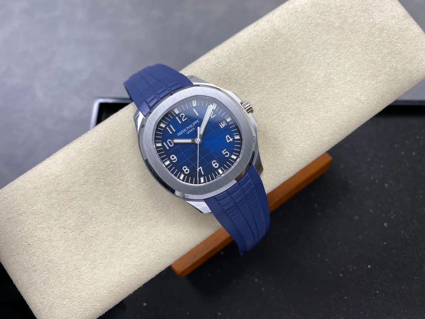 PP Aquanaut 5168G 42mm SS WSF 1:1 Best Edition Blue Dial On Blue Rubber Strap Super Clone DD330 Weighted 150g 33 d39ccae3ffadcd2 AMO Watch