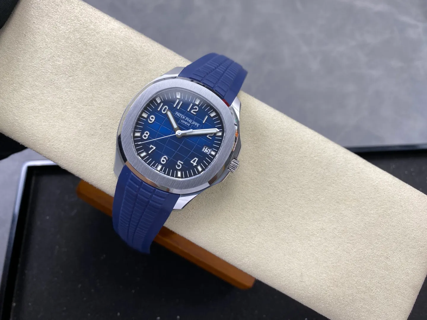 PP Aquanaut 5168G 42mm SS WSF 1:1 Best Edition Blue Dial On Blue Rubber Strap Super Clone DD330 Weighted 150g 34 d870f0fae3a0a5e AMO Watch