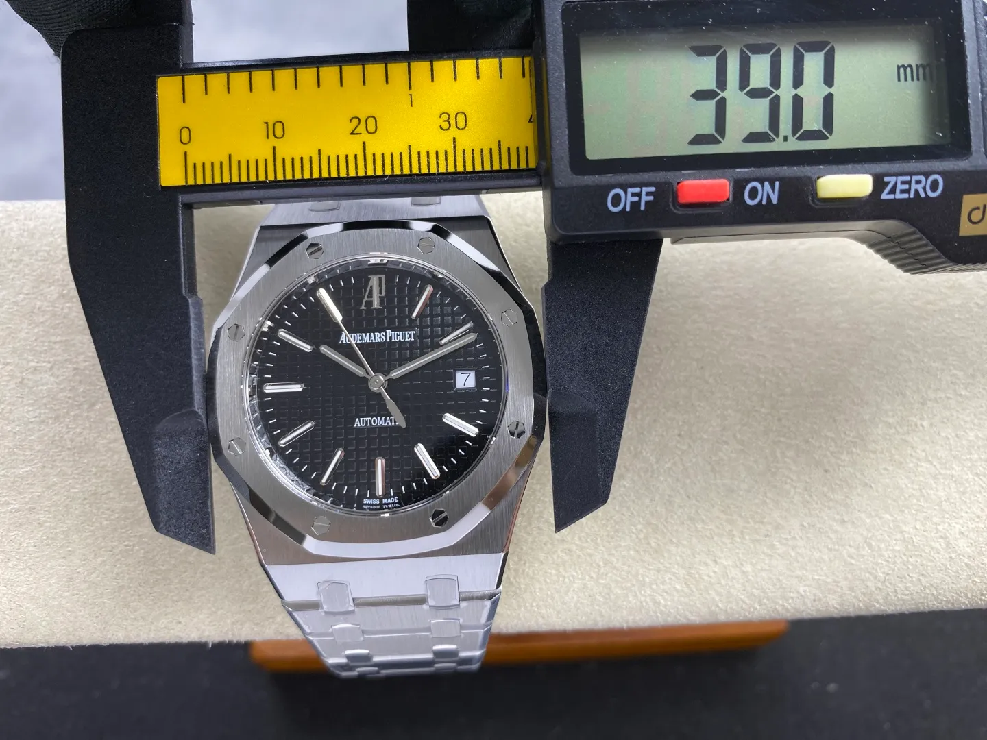AP Royal Oak 39mm 15300 SS ZF 1:1 Best Edition Black Textured Dial on SS Bracelet SA3120 Super Clone 47 0271c9f813fbc0c AMO Watch