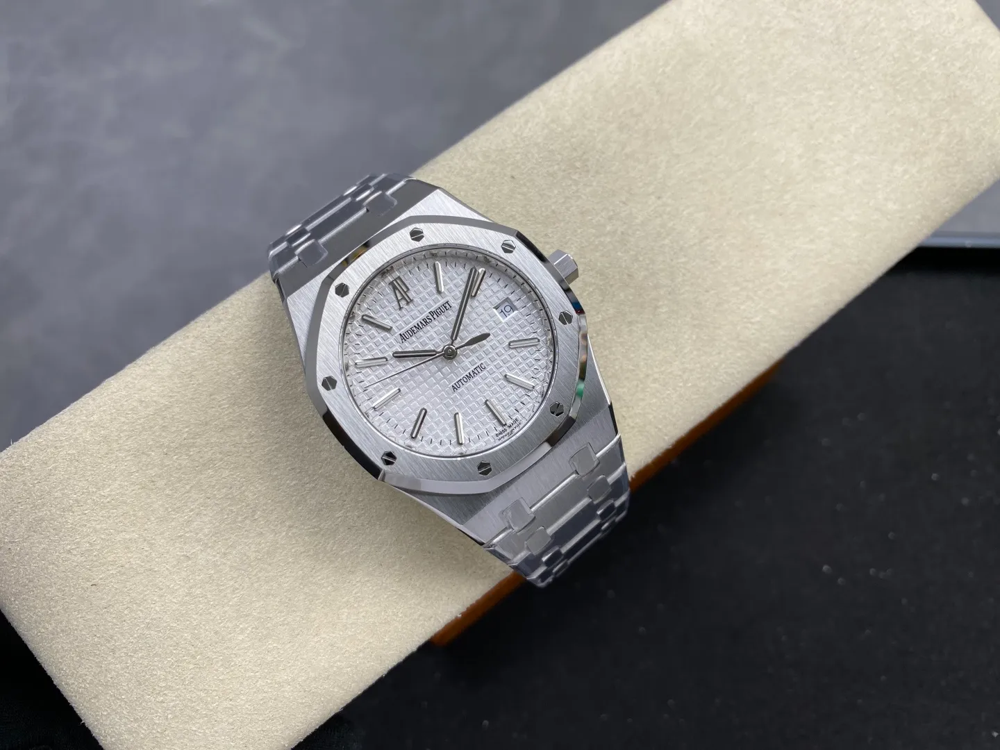 AP Royal Oak 39mm 15300 SS ZF 1:1 Best Edition White Textured Dial on SS Bracelet SA3120 Super Clone 38 132432eb7dc3942 AMO Watch