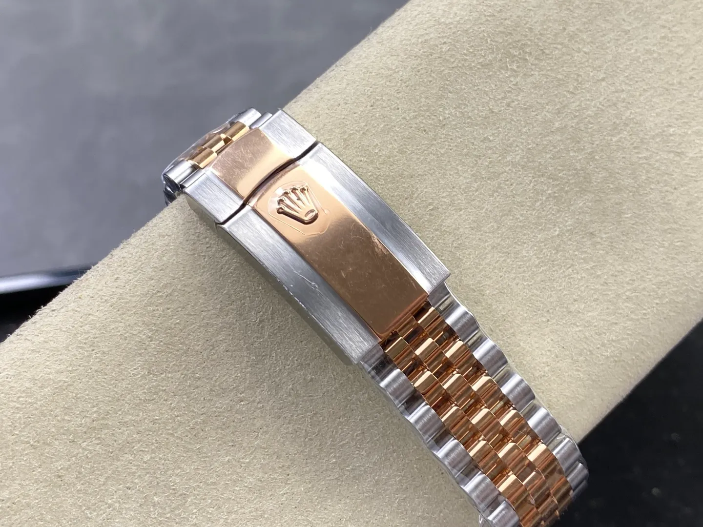 Rolex DateJust 41 126331 RWF 1:1 Best Edition Gold Dial on Jubilee Bracelet JH3235 (Free Sprung) 37 4f2a21bf88f79b3 阿默表行AmoWatch