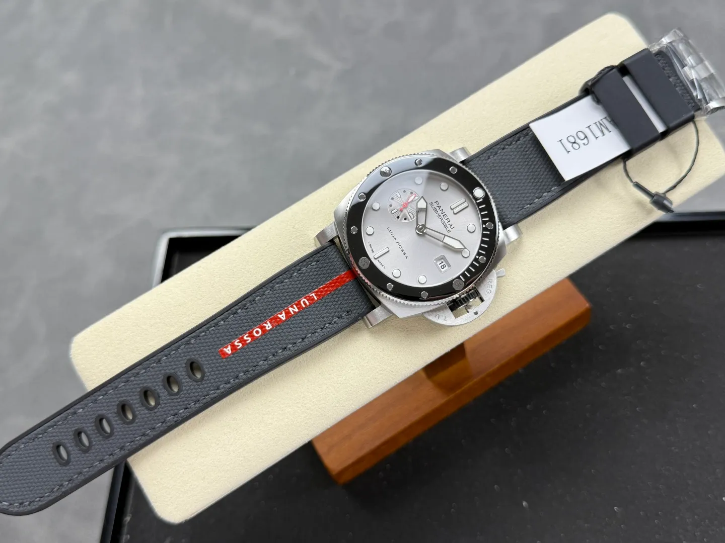 Panerai PAM1681 44mm Luna Rossa Submersible VSF 1:1 Best Edition On Gray Fabric Strap P900 30 63bbe0250823b07 AMO Watch