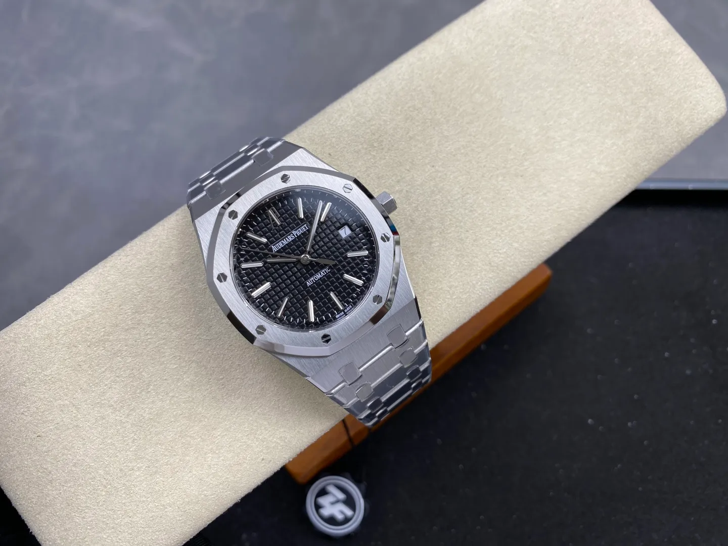 AP Royal Oak 39mm 15300 SS ZF 1:1 Best Edition Black Textured Dial on SS Bracelet SA3120 Super Clone 38 68d1096cf68a140 AMO Watch