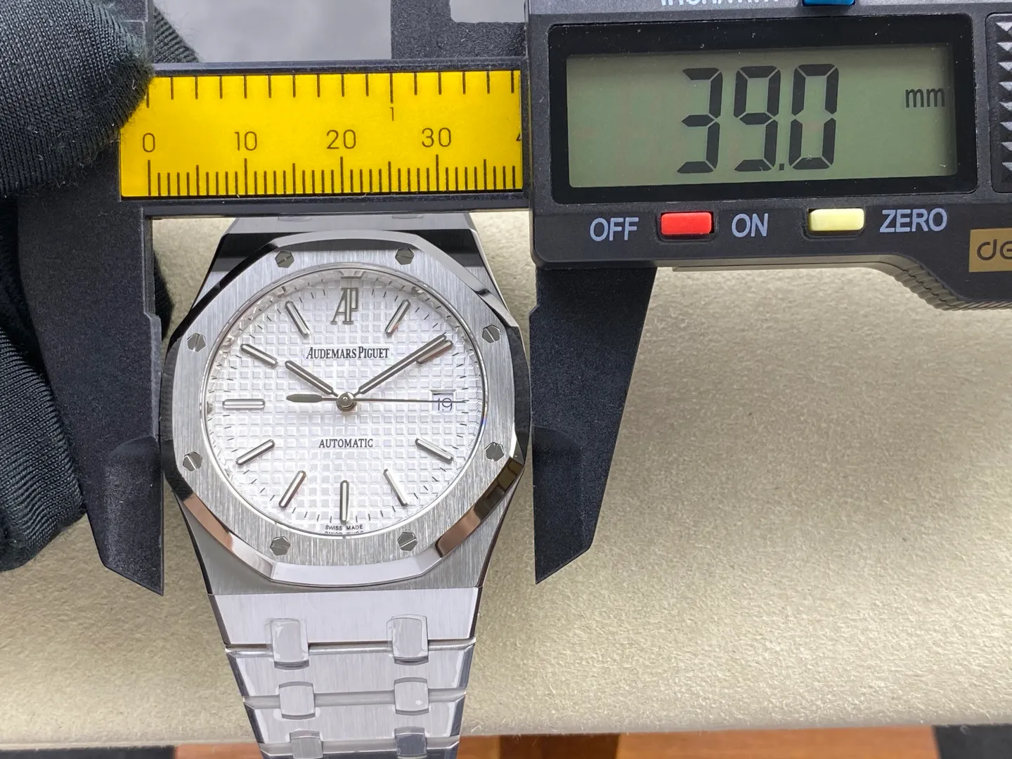 AP Royal Oak 39mm 15300 SS ZF 1:1 Best Edition White Textured Dial on SS Bracelet SA3120 Super Clone 44 74a4a7ec062a6f3 AMO Watch
