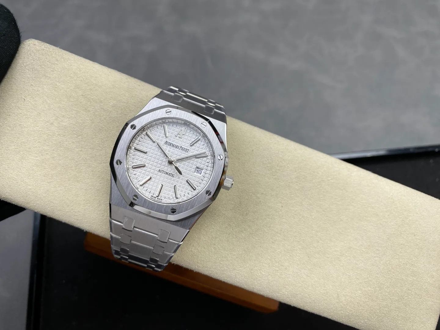 AP Royal Oak 39mm 15300 SS ZF 1:1 Best Edition White Textured Dial on SS Bracelet SA3120 Super Clone 39 8aaf09d39318d15 AMO Watch