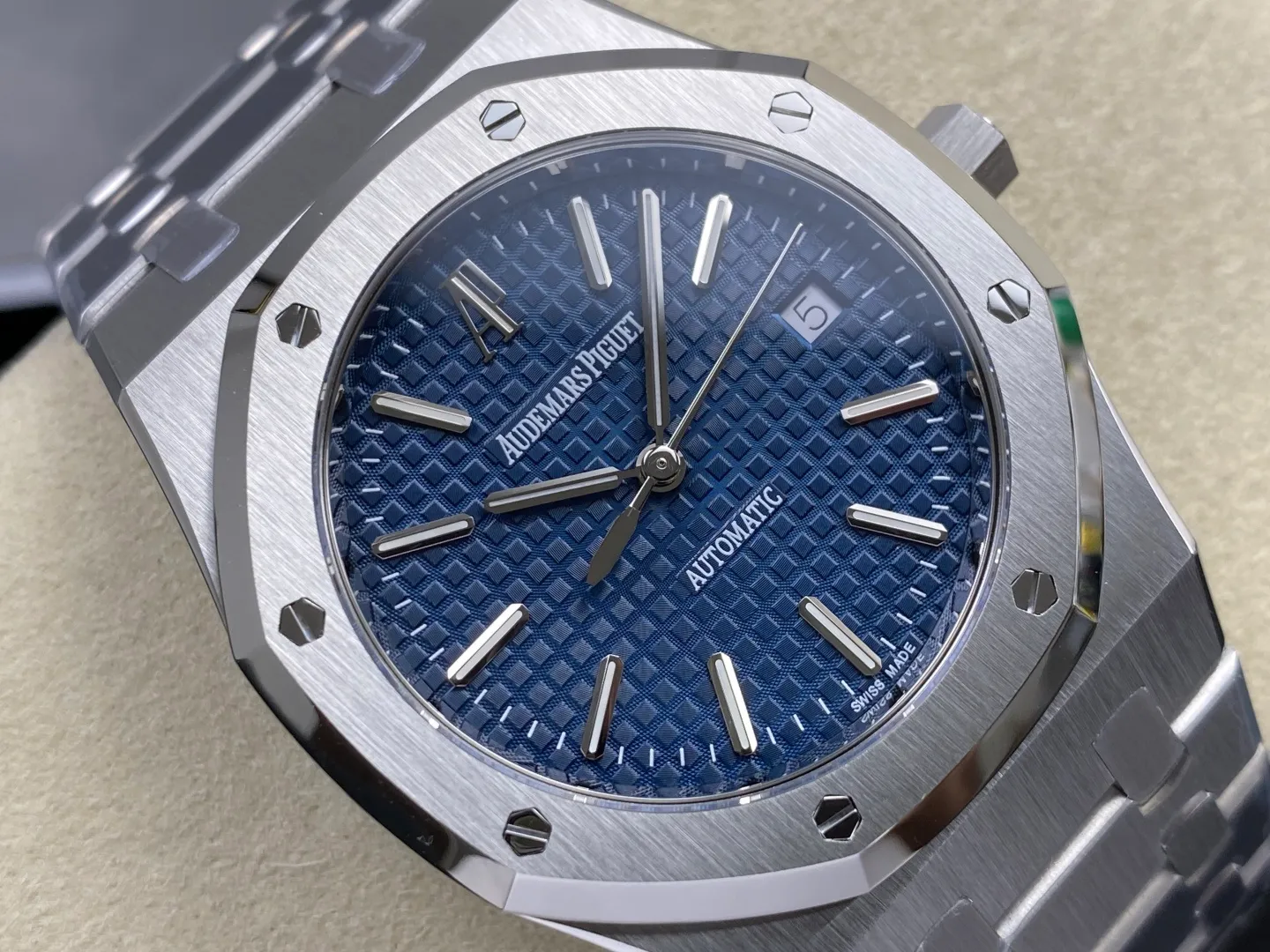 AP Royal Oak 39mm 15300 SS ZF 1:1 Best Edition Blue Textured Dial on SS Bracelet SA3120 Super Clone 35 aea5f8af8920210 AMO Watch