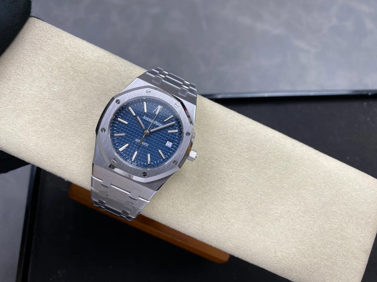 AP Royal Oak 39mm 15300 SS ZF 1:1 Best Edition Blue Textured Dial on SS Bracelet SA3120 Super Clone 38 f55cea0c0590ae2 AMO Watch