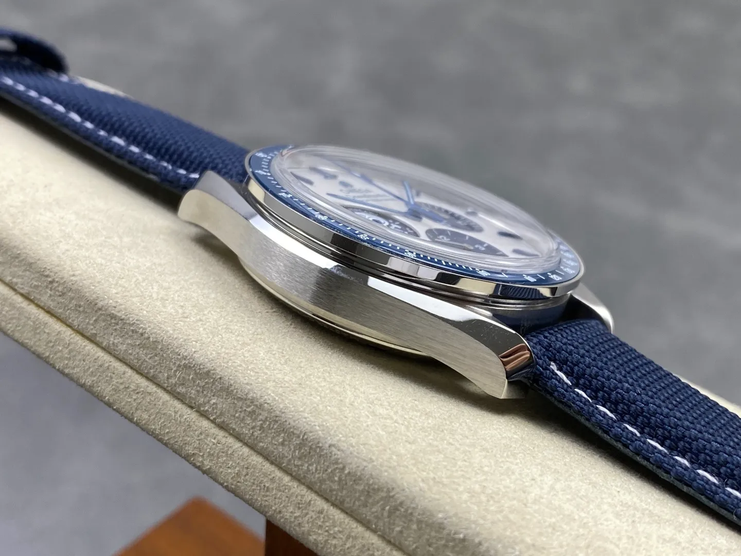 OMEGA Speedmaster Professional “Silver Snoopy Award” 50th Anniversary SMF 1:1 Best Edition A3861 35 4301b0dd61f9970 AMO Watch
