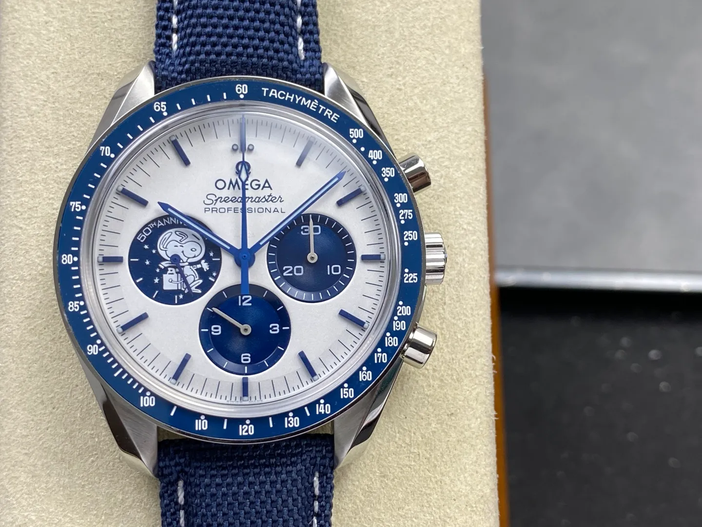 OMEGA Speedmaster Professional “Silver Snoopy Award” 50th Anniversary SMF 1:1 Best Edition A3861 32 640ca409fbd78c7 AMO Watch